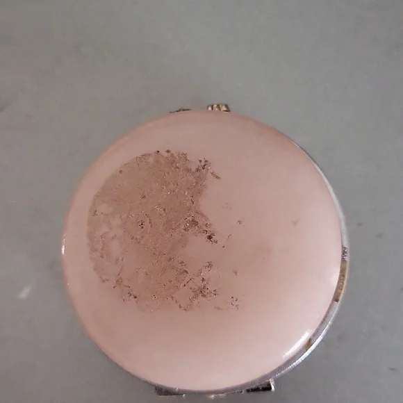 Vintage Pearl-Embellished Hair Clip and Floral Compact - Picture 4 of 7